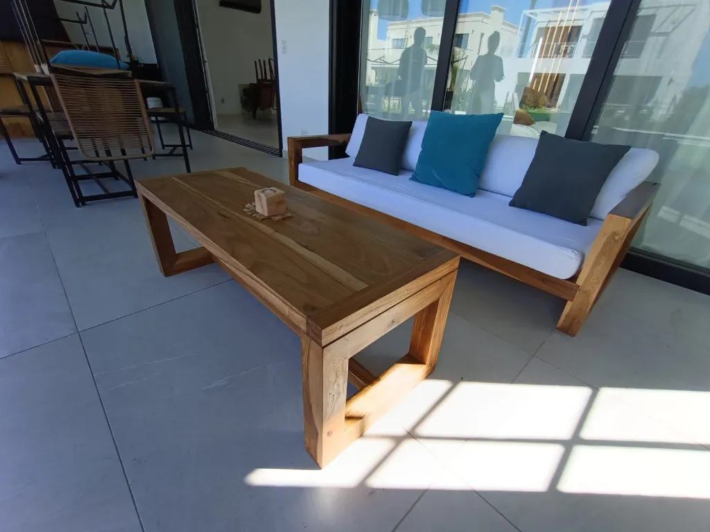 lux 4 y mesa diag.webp